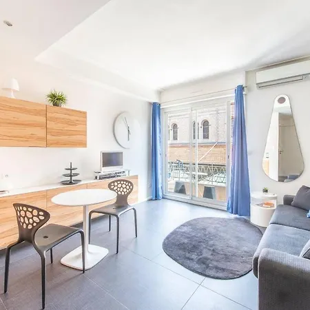 Balcony-beautiful-central-1 Block Beach-a.c-wifi Apartment Nice